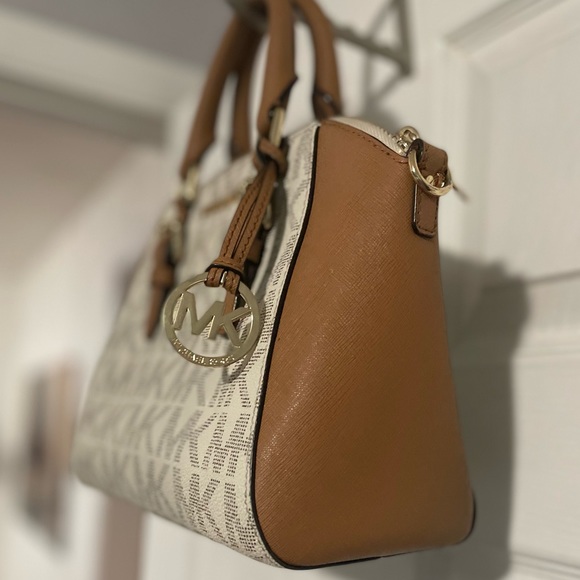 Michael Kora mini tote in excellent condition. No stain rips or smells - Picture 4 of 6